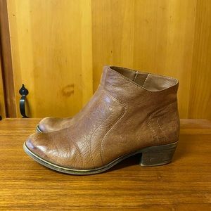 Womens lucky brand boots size 6
